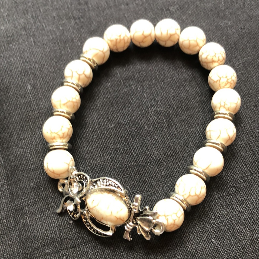 NEW Unique Owl charm & bead bracelet Cream/Tan color beads silver tone accents - Picture 9 of 11